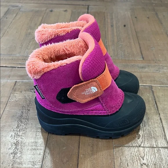 The North Face apenglow Waterpoof winter snow boots kids 8 pink pull on - Picture 1 of 12